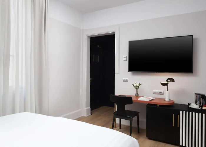 Anglo American Florence, Curio Collection By Hilton Floransa